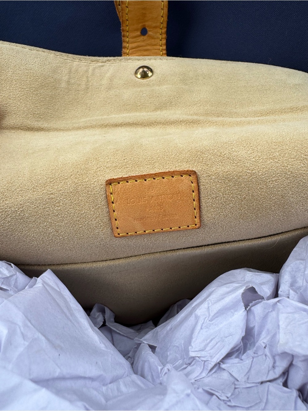 Louis Vuitton Monogram Canvas Messenger Bag with Vachetta Trim - Picture 6 of 10